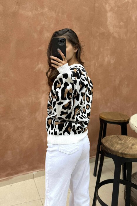 LEO DESIGN ROUND NECK WOMEN SWEATER WHITE-E BARDHE - 3