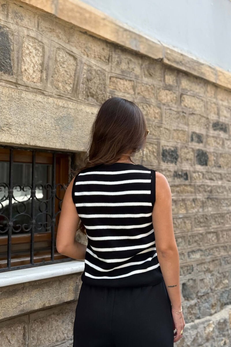 LINES DESIGN GOLD BUTTONS WOMAN VEST BLACK/ E ZEZE - 4