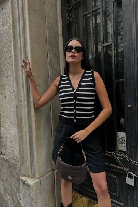 LINES DESIGN GOLD BUTTONS WOMAN VEST BLACK/ E ZEZE - 3