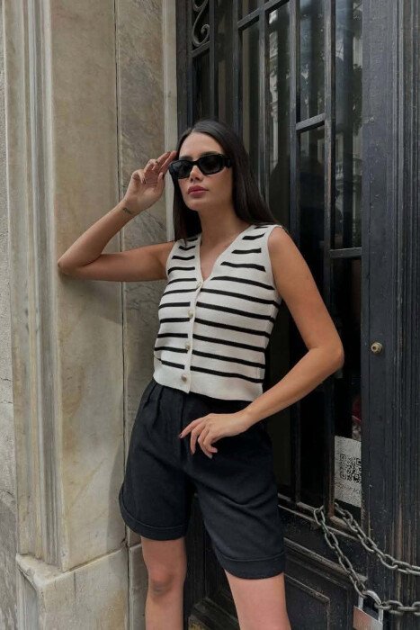 LINES DESIGN GOLD BUTTONS WOMAN VEST WHITE-E BARDHE - 5