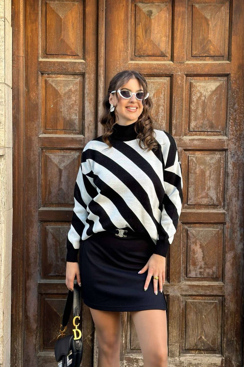 LINES TWO DIFFERENT COLORS HIGH NECK WOMAN SWEATER BLACK-WHITE/ZB - 1