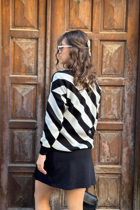 LINES TWO DIFFERENT COLORS HIGH NECK WOMAN SWEATER BLACK-WHITE/ZB - 2