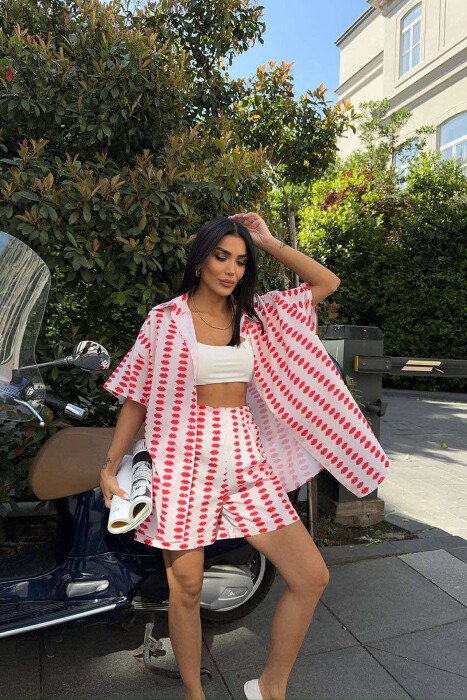SET SHUMËNGJYRËSH ME DIZAJNIN E BUZËVE KËMISHË+PANTALLONA PËR FEMRA - KLAUDIO FASHION