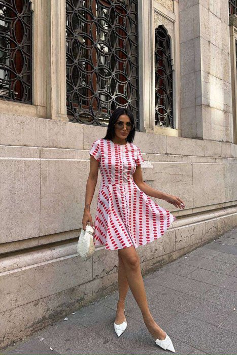 FUSTAN I SHKURTËR ME DIZAJNIN E BUZËVE PËR FEMRA SHUMËNGJYRËSH - KLAUDIO FASHION