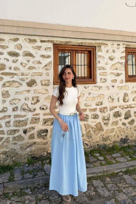 FUSTAN I GJATË ME DETAJIN E RRIPIT PËR FEMRA NË NGJYRËN BLU E ZBARDHUR 