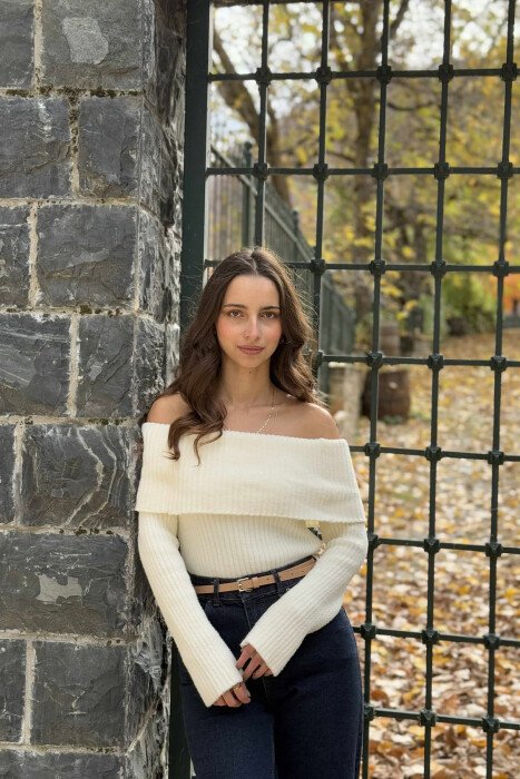 OFF SHOULDERS ONE COLOR WOMEN SWEATER CREAM/KREM - 2