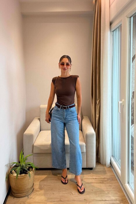 ONE COLOR BELT DETAIL SIMPLE WOMAN JEANS LIGHTBLUE/BZ - KLAUDIO FASHION