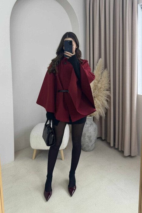 PELERINË NJË NGJYRËSHE ME DETAJIN E RRIPIT PËR FEMRA NË NGJYRË VISHNJË - KLAUDIO FASHION