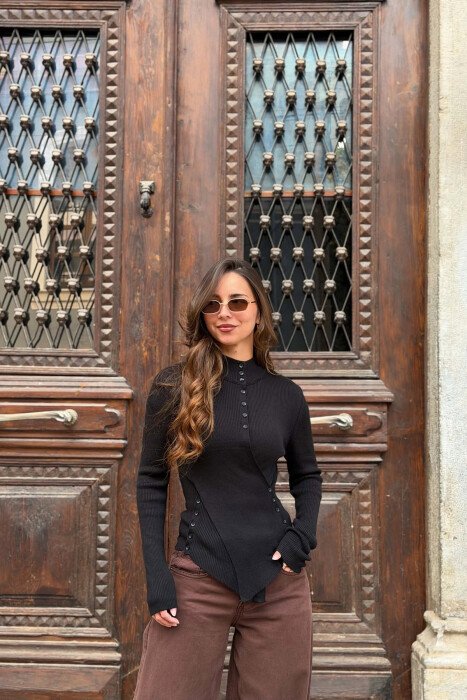 ONE COLOR BUTTON DETAIL WOMAN SWEATER BLACK/ E ZEZE 