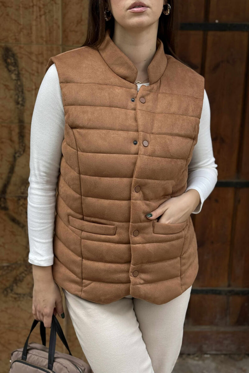 ONE COLOR BUTTON UP CHAMOIS PUFFER WOMEN VEST WITH POCKETS BROWN/KAFE - 1