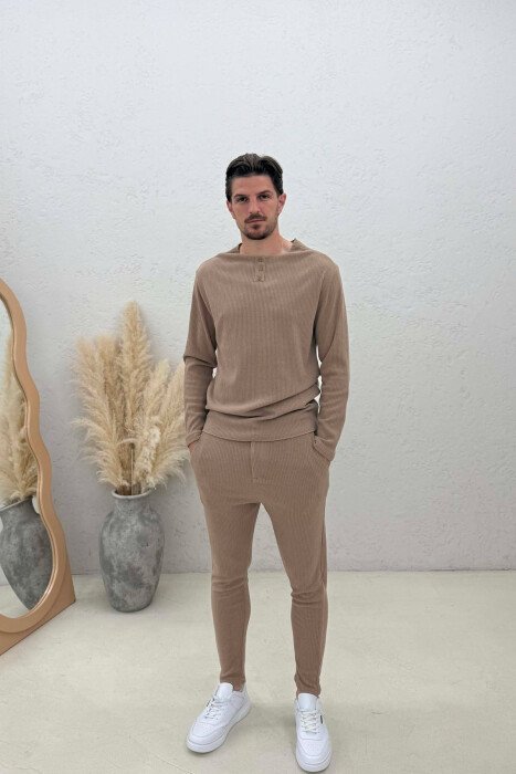 SET NJE NGJYRESH BLUZE ME JAKE ME BUTONA + PANTALLONA PER MESHKUJ NE NGJYRE BEZHE - KLAUDIO FASHION