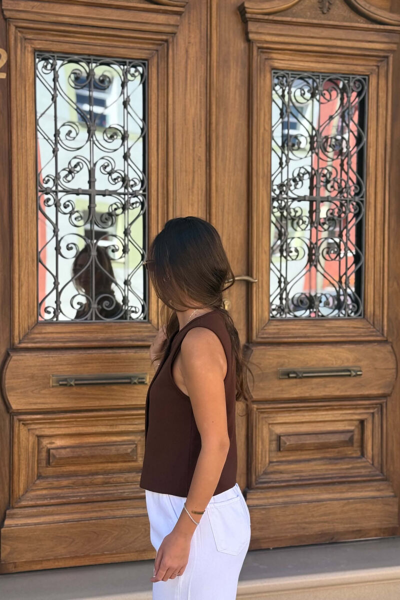 ONE COLOR BUTTONED WOMAN VEST BROWN/KAFE - 3