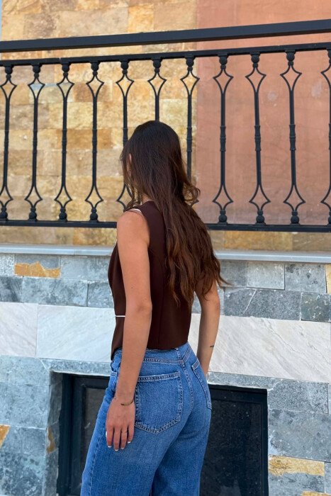ONE COLOR BUTTONED WOMAN VEST BROWN/KAFE - 5