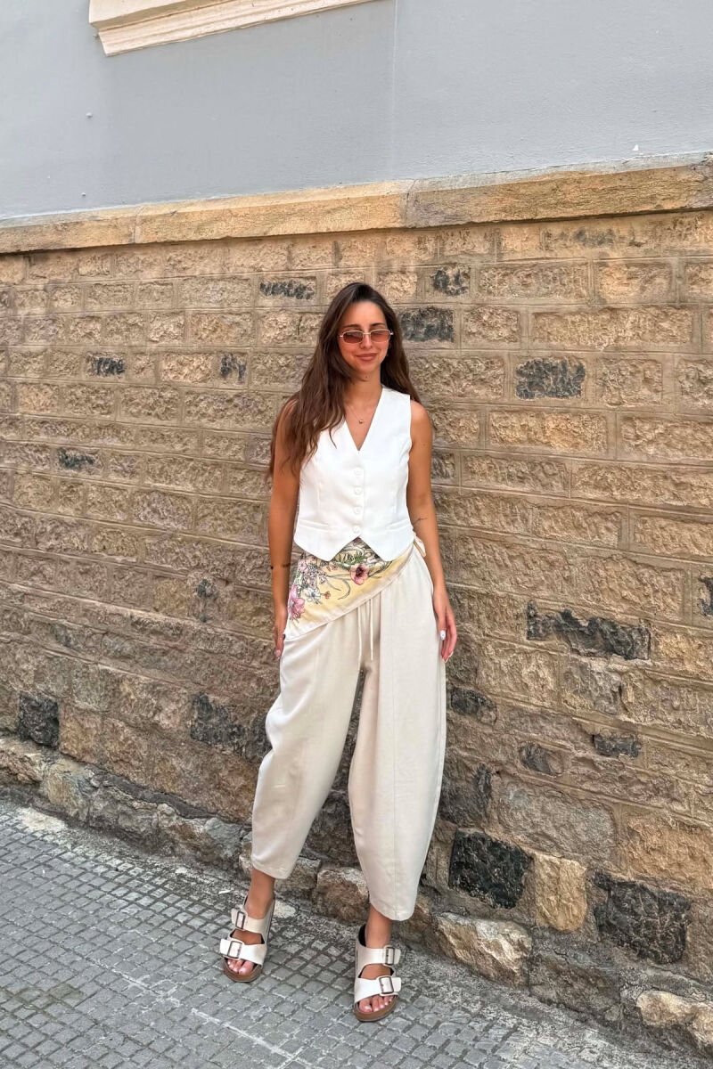 ONE COLOR BUTTONED WOMAN VEST WHITE-E BARDHE - 1