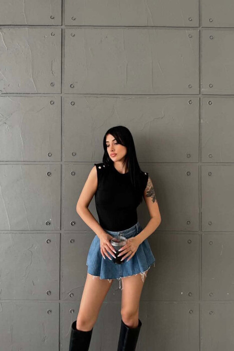 ONE COLOR BUTTONS DETAILS WOMAN TANK TOP BLACK/ E ZEZE - KLAUDIO FASHION