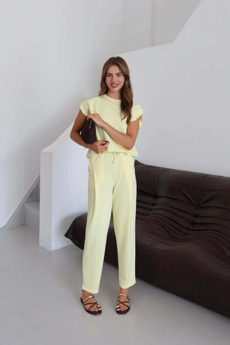 ONE COLOR CAP SLEEVE T-SHIRT+ TROUSERS WOMAN SET YELLOW/E VERDHE 