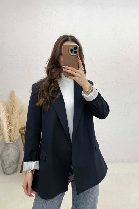 XHAKETË KLASIKE NJË NGJYRËSHE PËR FEMRA NË NGJYRE BLU - KLAUDIO FASHION