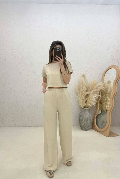 SET NJE NGJYRESH CROP TOP + PANTALLONA PER FEMRA NE NGJYRE BEZHE 
