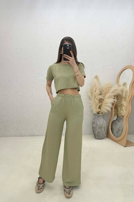 SET NJE NGJYRESH CROP TOP + PANTALLONA PER FEMRA NE NGJYRE ULLI 