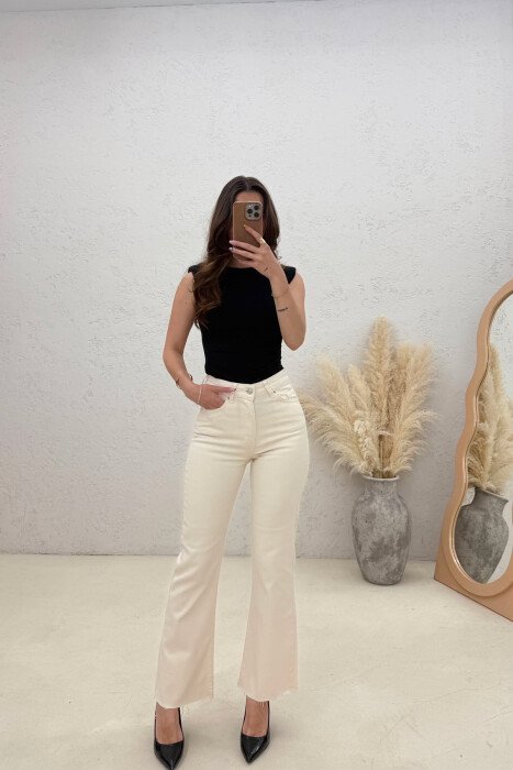 ONE COLOR CUT OFF EDGES WOMEN JEANS CREAM/KREM - KLAUDIO FASHION