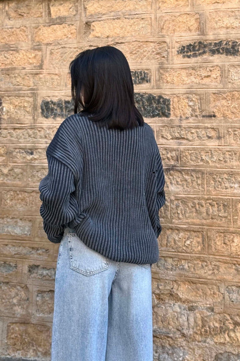 ONE COLOR DISTRESSED WOMEN SWEATER BLUE/BLU - 5