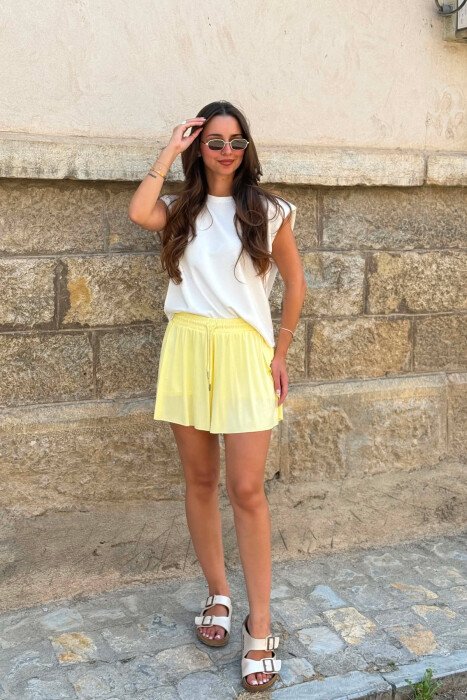 ONE COLOR ELASTIC WAIST WOMAN SHORTS YELLOW/E VERDHE 
