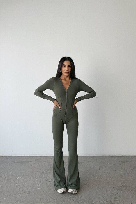 JUMPSUIT NJË NGJYRËSH ME ZINXHIR PËR FEMRA NË NGJYRËN JESHILE 
