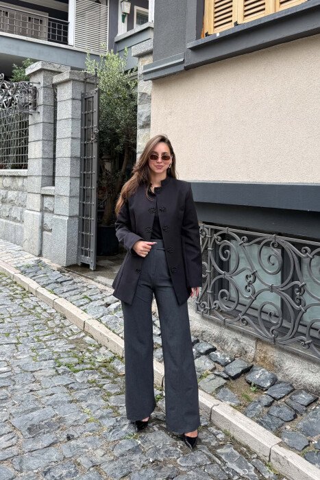 ONE COLOR EMBROIDERED DETAILS WOMAN JACKET BLACK/ E ZEZE - KLAUDIO FASHION