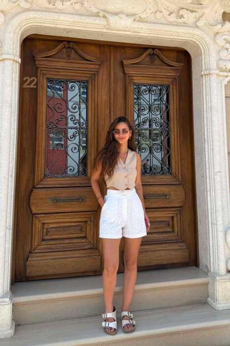 ONE COLOR EMBROIDERED WOMAN SHORTS WHITE-E BARDHE - KLAUDIO FASHION