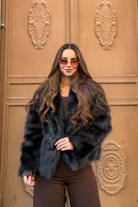 PELLUSH PER FEMRA NE NGJYRE TE ZEZE - KLAUDIO FASHION