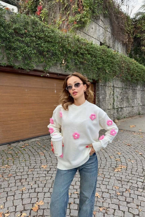 ONE COLOR FLOWER DETAILS WOMAN SWEATER WHITE-E BARDHE - KLAUDIO FASHION
