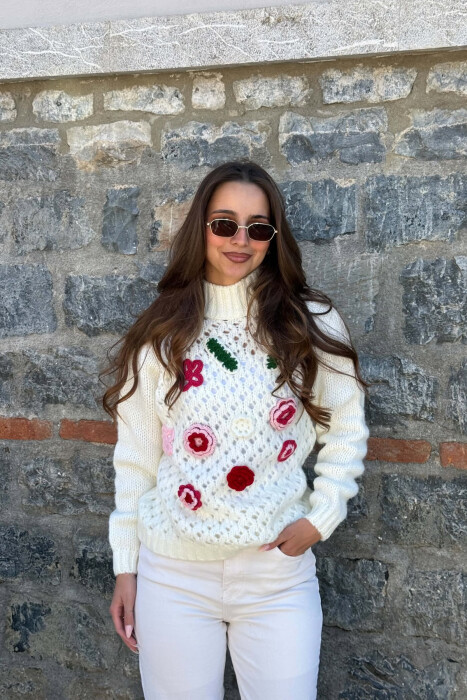 ONE COLOR FLOWERS DETAILS WOMAN SWEATER WHITE-E BARDHE - KLAUDIO FASHION