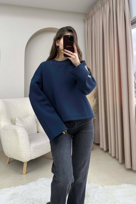 ONE COLOR FLUFFY BACK WRITTINGS WOMEN SWEATSHIRT DARK BLUE/BEE - 1