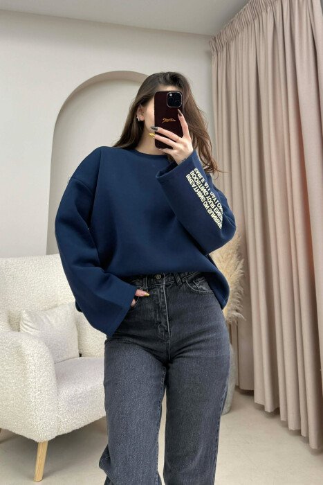 ONE COLOR FLUFFY BACK WRITTINGS WOMEN SWEATSHIRT DARK BLUE/BEE - 2