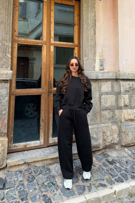 ONE COLOR FLUFFY SWEATSHIRT + SWEATPANTS WOMAN SET BLACK/ E ZEZE - KLAUDIO FASHION