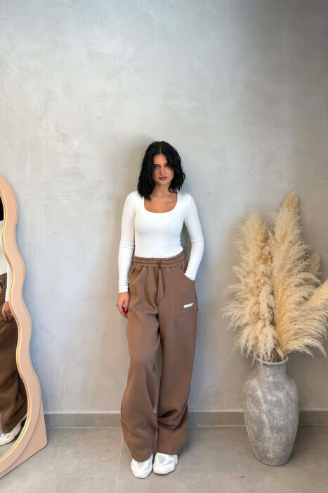 ONE COLOR FLUFFY WOMAN SWEATPANTS BROWN/KAFE - KLAUDIO FASHION