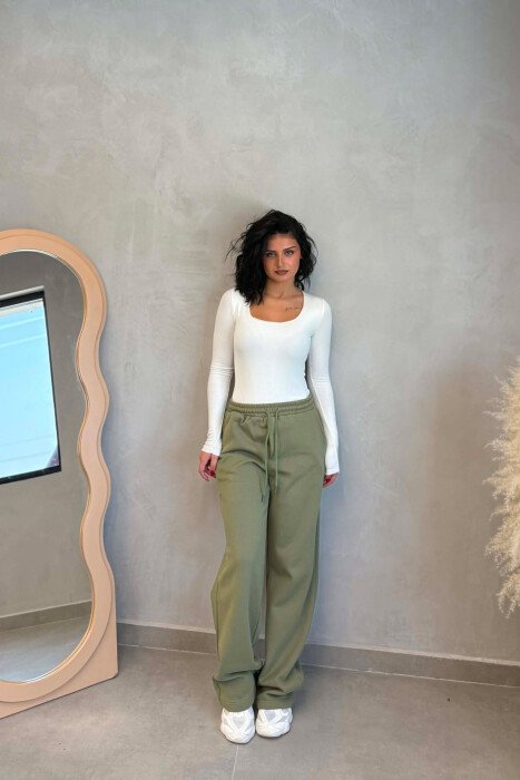 ONE COLOR FLUFFY WOMAN SWEATPANTS OLIVE/ULLI - KLAUDIO FASHION