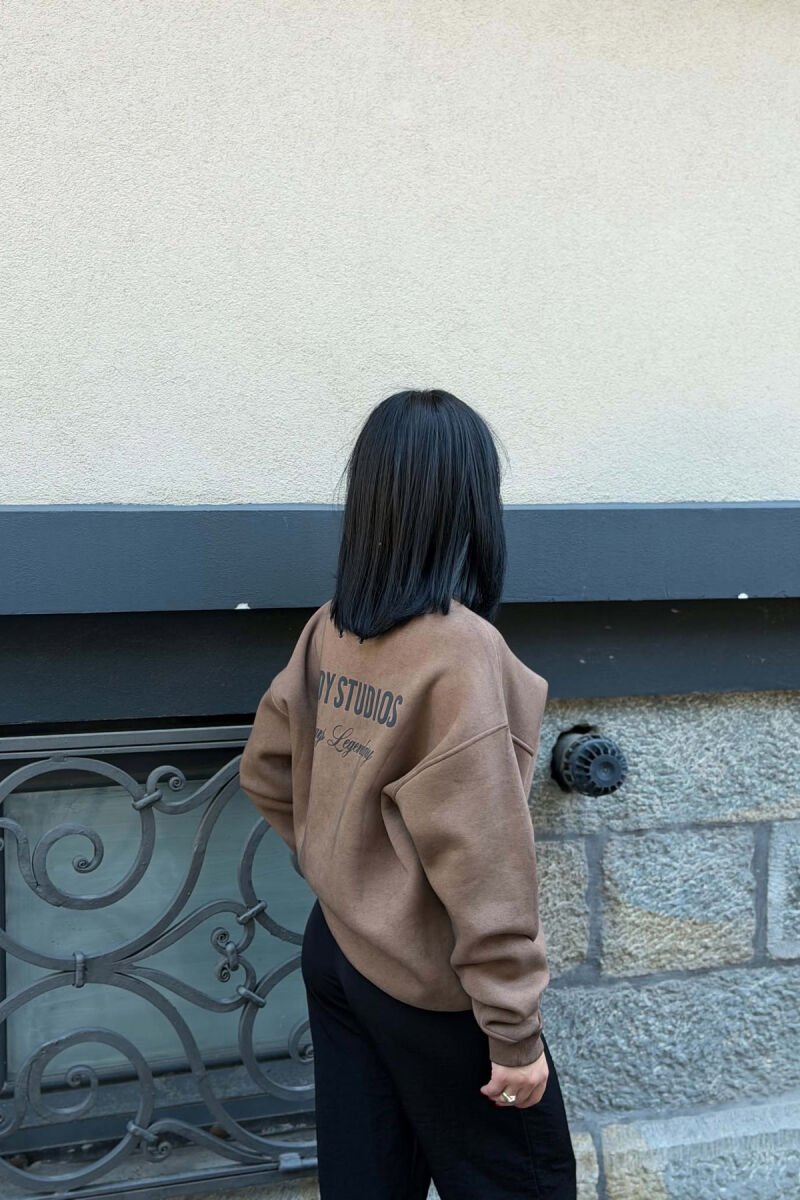 ONE COLOR FLUFFY WOMAN SWEATSHIRT BROWN/KAFE - 4