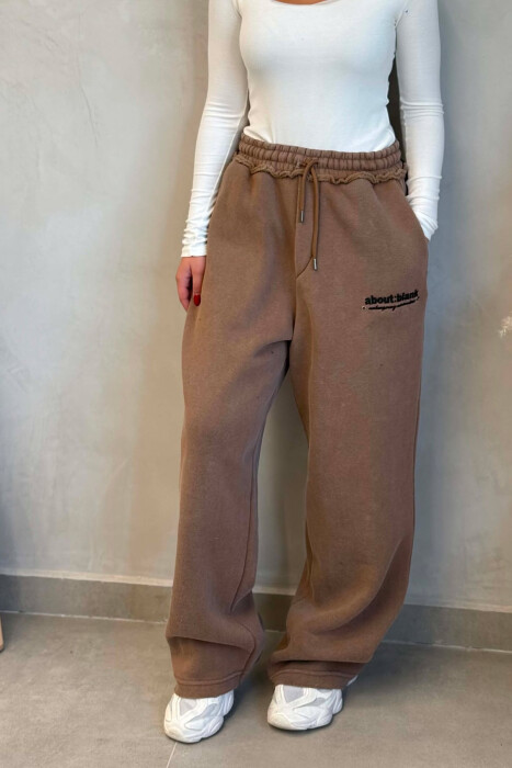 ONE COLOR FLUFFY WRITTINGS WOMAN SWEATPANTS BROWN/KAFE - 4