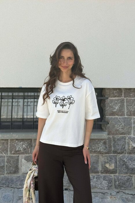 ONE COLOR FRONT DESIGN WOMAN T-SHIRT WHITE-E BARDHE - KLAUDIO FASHION