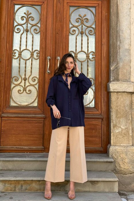 ONE COLOR FRONT POCKET WOMAN SHIRT DARK BLUE/BEE - KLAUDIO FASHION