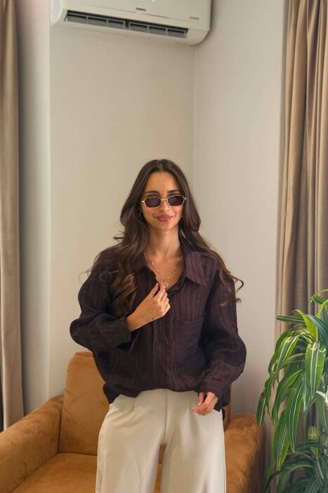 ONE COLOR FRONT POCKET WOMAN SHIRT DARK BROWN/KAE - KLAUDIO FASHION