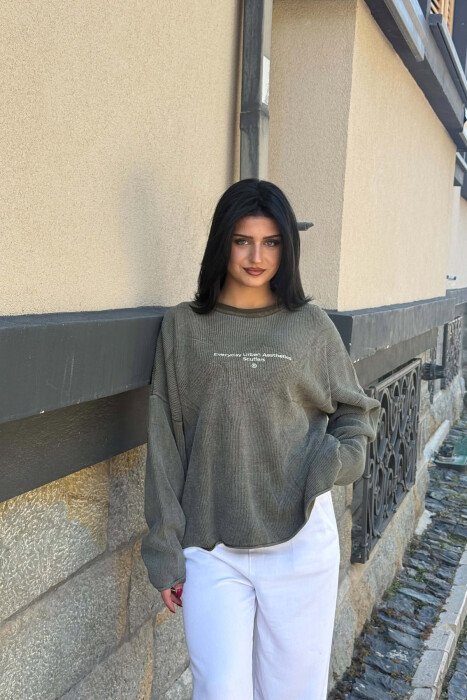 ONE COLOR FRONT WRITTINS WOMAN SWEATER OLIVE/ULLI 