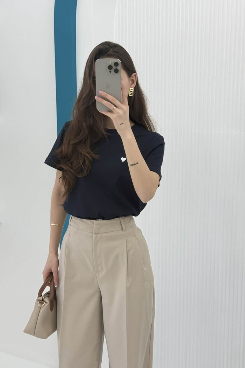 ONE COLOR HEART LOGO SIMPLE WOMEN T-SHIRT DARK BLUE/BEE - 3