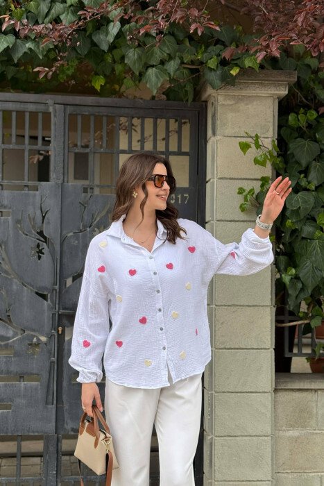 ONE COLOR HEARTS DESIGN WOMAN SHIRT WHITE-E BARDHE - KLAUDIO FASHION