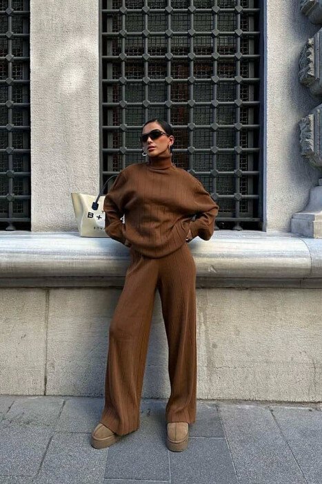 ONE COLOR HIGH NECK SWEATER+TROUSERS WOMEN SET BROWN/KAFE - KLAUDIO FASHION