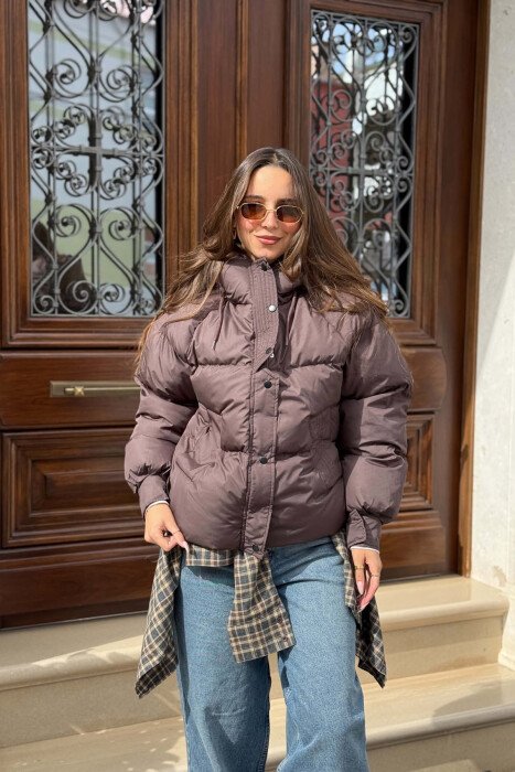 ONE COLOR HOODED WOMAN PUFFER JACKET DARK BROWN/KAFE ERRET - KLAUDIO FASHION