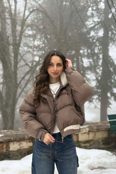 ONE COLOR HOODED ZIPPER CROPPED WOMAN PUFFER JACKET BROWN/KAFE 