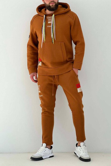 KOSTUM NJË NGJYRËSH PËR MESHKUJ HOODIE DHE TUTA NË NGJYRËN KAFE - KLAUDIO FASHION