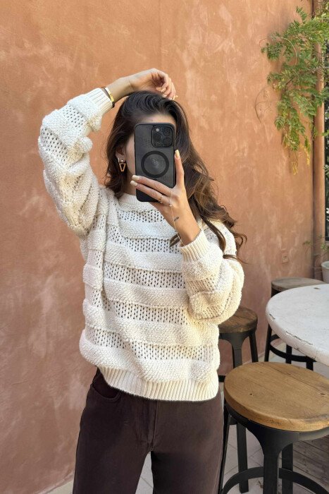 ONE COLOR KNITTED ROUND NECK WOMEN SWEATER CREAM/KREM - 3